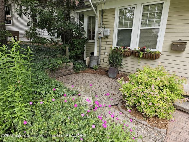 648 Sunset Lane, East Lansing, MI 48823