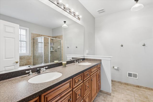 24 Tournament Drive S, Hawthorn Woods, IL 60047