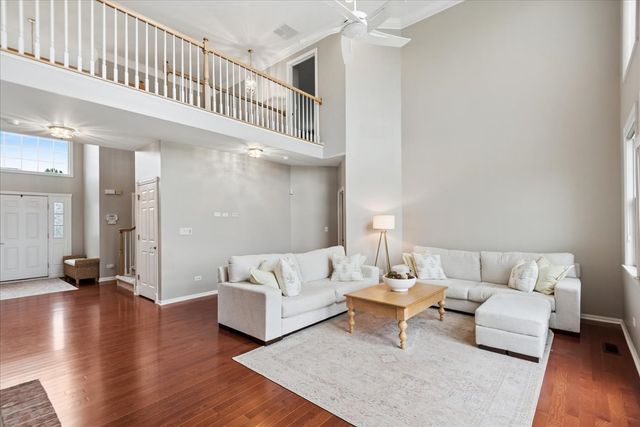 24 Tournament Drive S, Hawthorn Woods, IL 60047