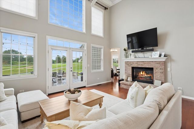 24 Tournament Drive S, Hawthorn Woods, IL 60047
