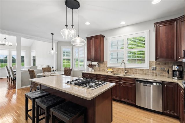 24 Tournament Drive S, Hawthorn Woods, IL 60047
