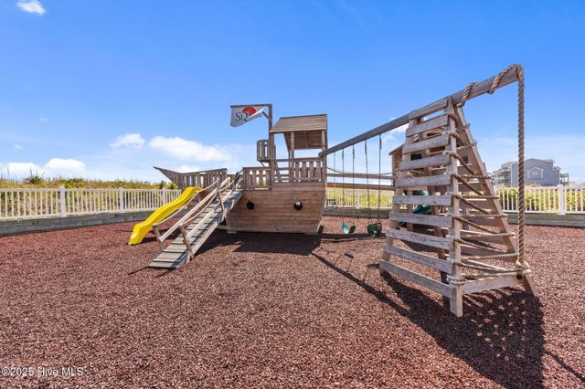 2000 New River Inlet Road 2206, N Topsail Beach, NC 28460