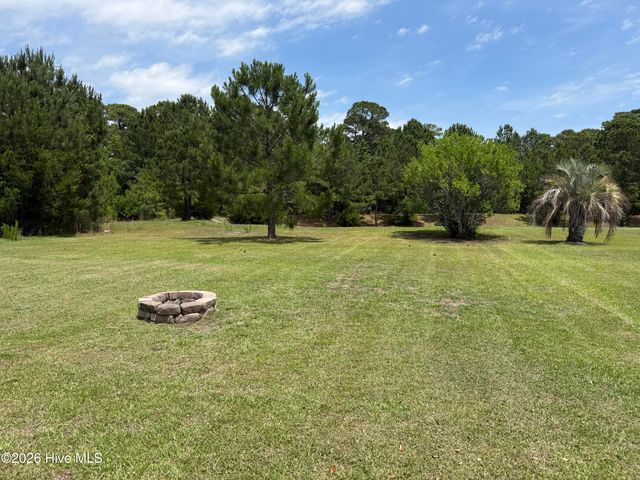 136 N Palm Drive, Winnabow, NC 28479