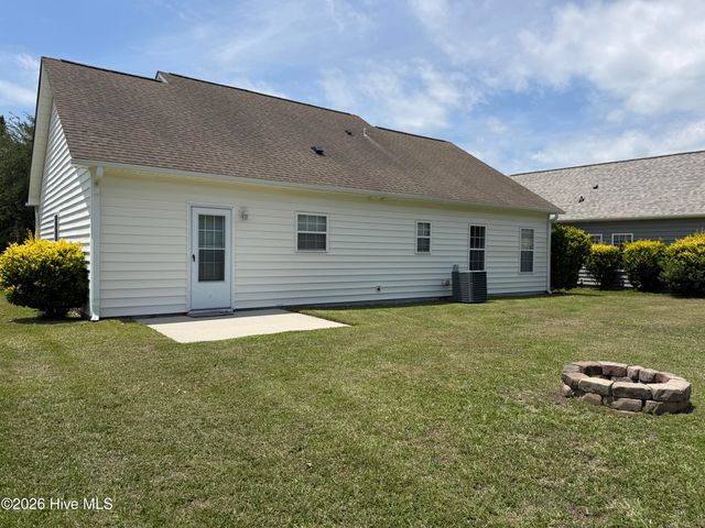 136 N Palm Drive, Winnabow, NC 28479