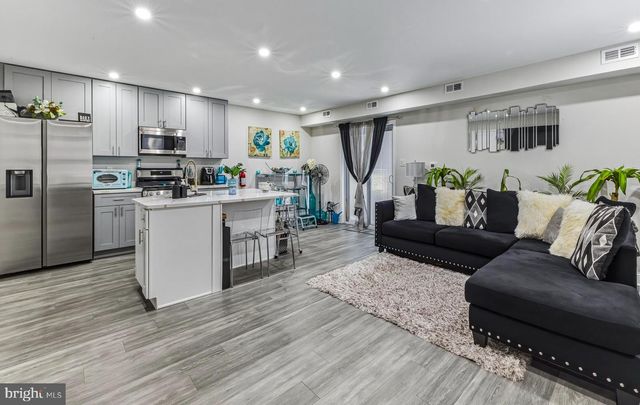 7 LYONS CT, Sicklerville, NJ 08081