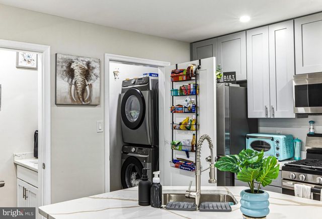 7 LYONS CT, Sicklerville, NJ 08081