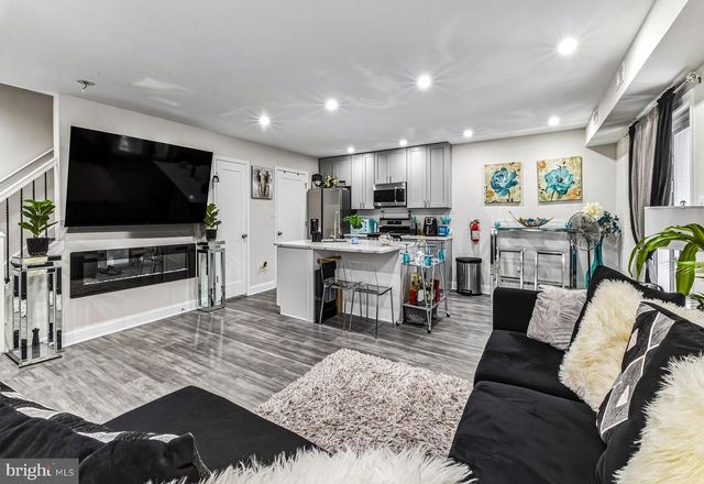 7 LYONS CT, Sicklerville, NJ 08081