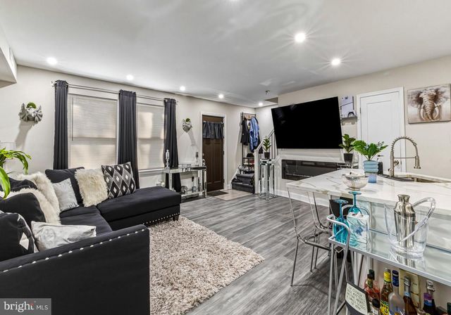 7 LYONS CT, Sicklerville, NJ 08081