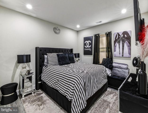 7 LYONS CT, Sicklerville, NJ 08081