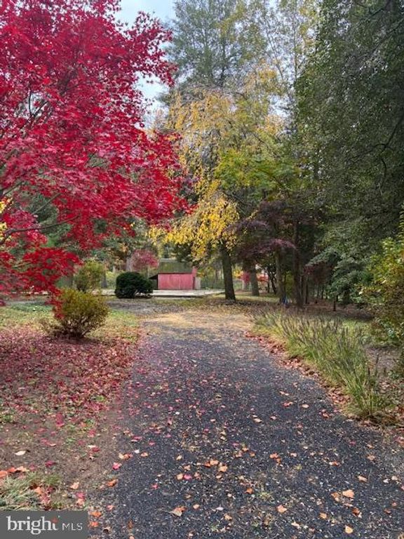 Image 2 of property listing at 1546 SHIPSVIEW RD, Annapolis, MD 21409