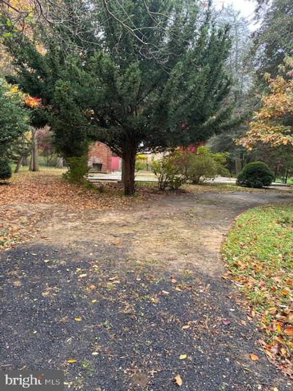 Image 4 of property listing at 1546 SHIPSVIEW RD, Annapolis, MD 21409