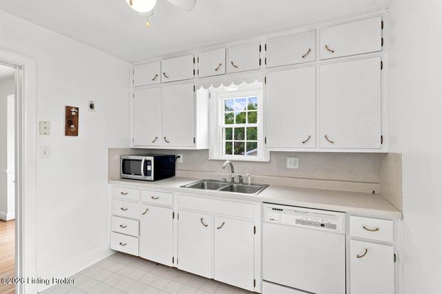 4031 Springhill Rd, Louisville, KY 40207