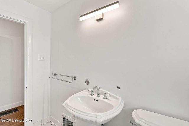 4031 Springhill Rd, Louisville, KY 40207