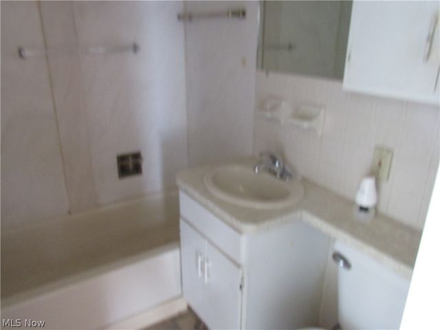 22131 S Lakeshore Drive, Euclid, OH 44123
