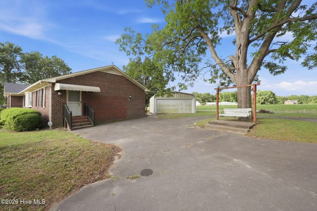 132 Jesse T Bryan Road, Kinston, NC 28504