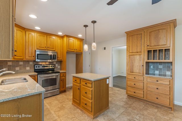 11018 Brechin Rd, Louisville, KY 40243