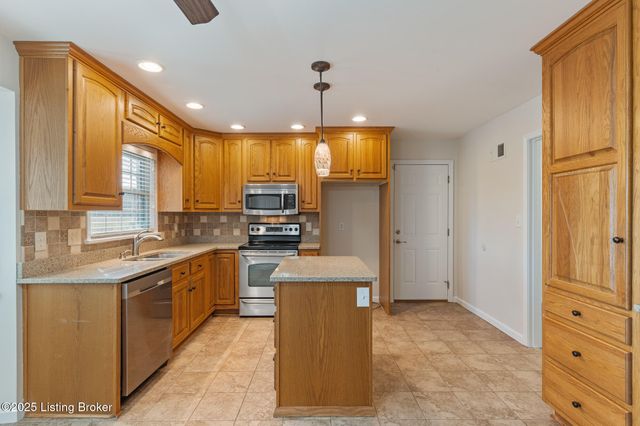 11018 Brechin Rd, Louisville, KY 40243