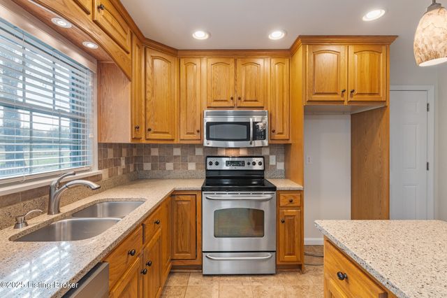 11018 Brechin Rd, Louisville, KY 40243