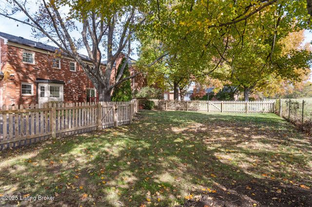 11018 Brechin Rd, Louisville, KY 40243