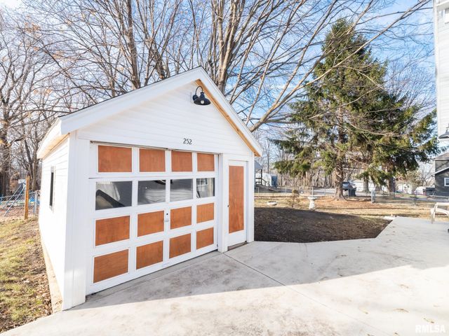 252 KEIL Avenue, East Peoria, IL 61611