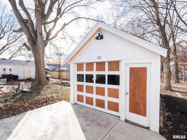 252 KEIL Avenue, East Peoria, IL 61611