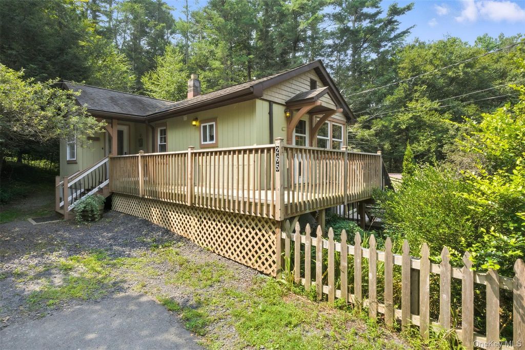 265 Oakland Valley Road, Cuddebackville, NY 12729
