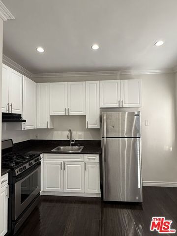 334 N Heliotrope Drive 203, Los Angeles, CA 90004