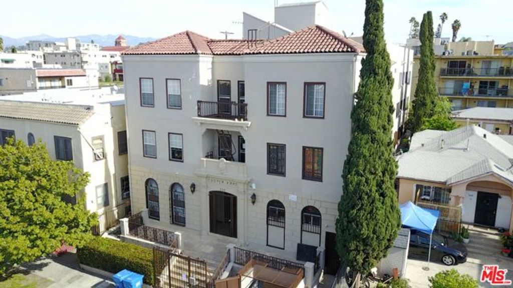 334 N Heliotrope Drive 203, Los Angeles, CA 90004