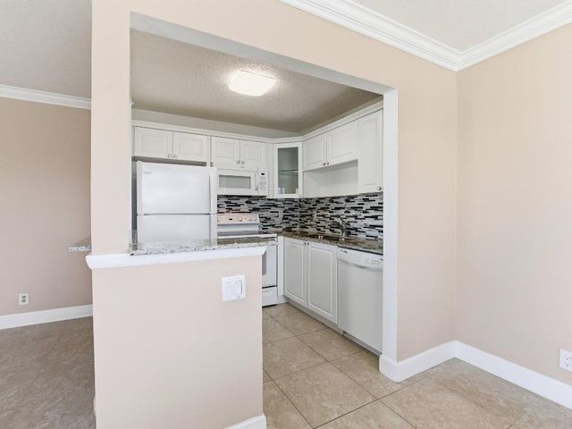 530 Horizons E 205, Boynton Beach, FL 33435