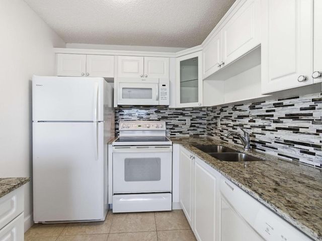 530 Horizons E 205, Boynton Beach, FL 33435