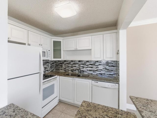 530 Horizons E 205, Boynton Beach, FL 33435