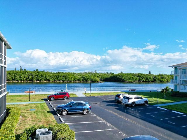 530 Horizons E 205, Boynton Beach, FL 33435