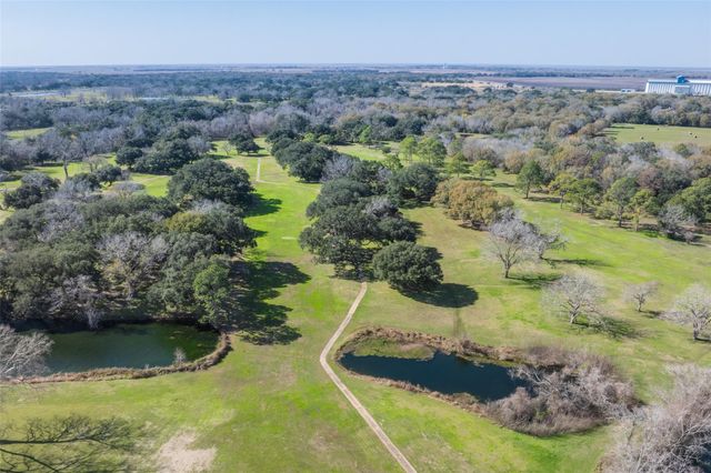 1009 Valiant Drive, Bay City, TX 77414