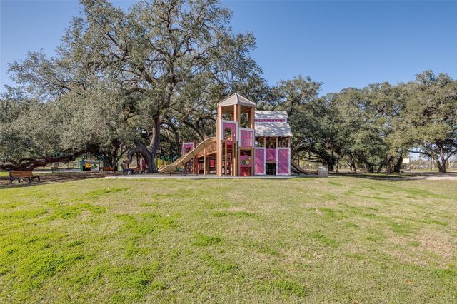 1009 Valiant Drive, Bay City, TX 77414