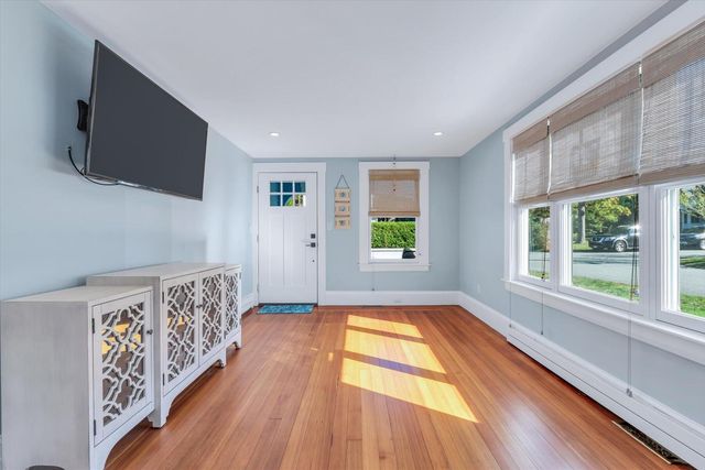 22 Bay View Avenue, Buzzards Bay, MA 02532