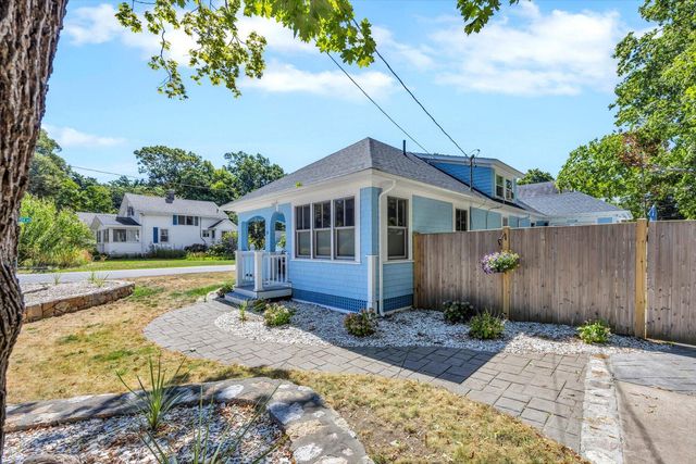 22 Bay View Avenue, Buzzards Bay, MA 02532