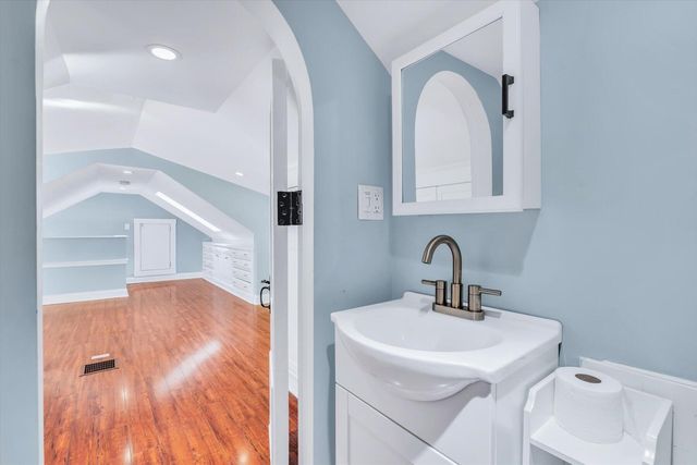 22 Bay View Avenue, Buzzards Bay, MA 02532