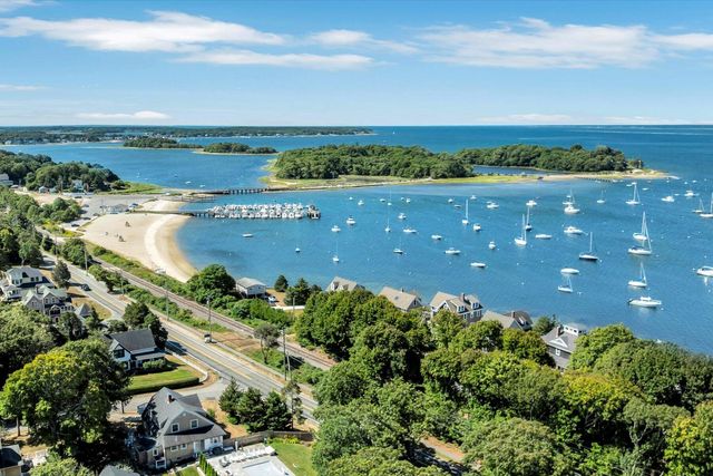 22 Bay View Avenue, Buzzards Bay, MA 02532