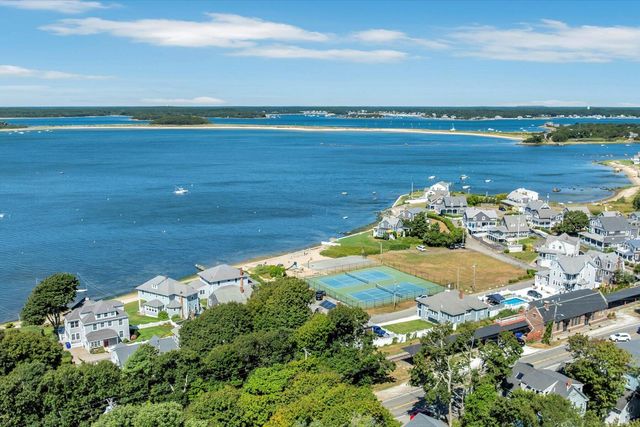 22 Bay View Avenue, Buzzards Bay, MA 02532