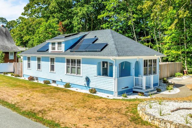 22 Bay View Avenue, Buzzards Bay, MA 02532