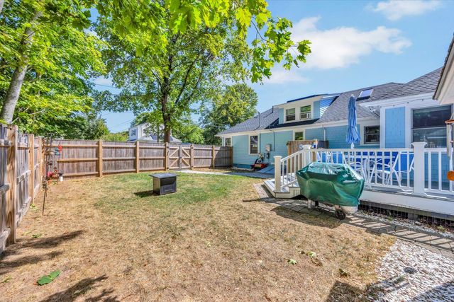 22 Bay View Avenue, Buzzards Bay, MA 02532