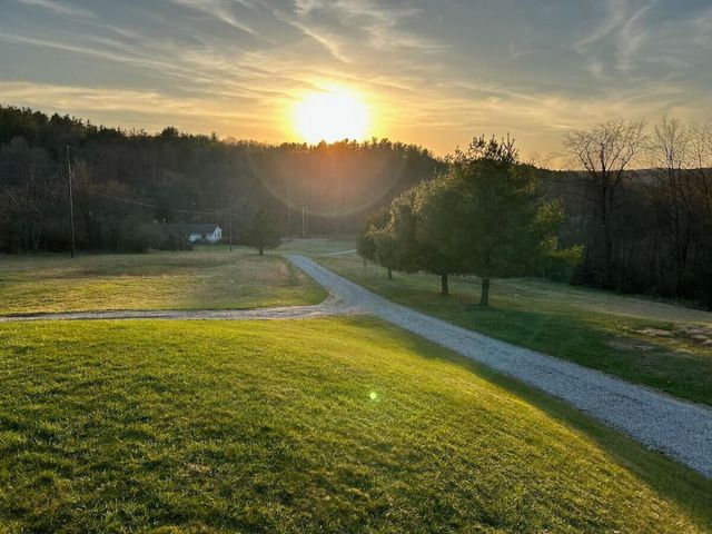 37462 Price Road, Logan, OH 43138