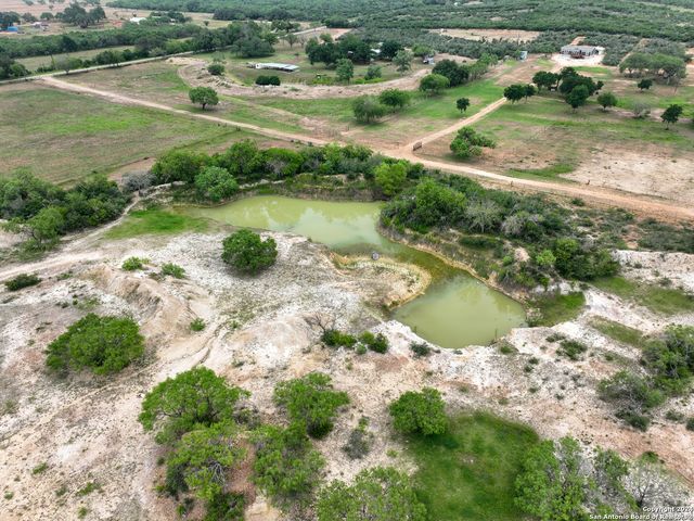 405 COUNTY ROAD 6642, Devine, TX 78016