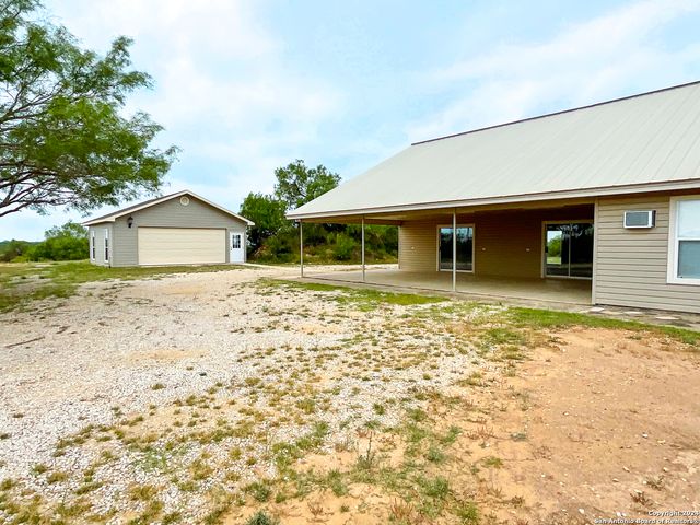 405 COUNTY ROAD 6642, Devine, TX 78016