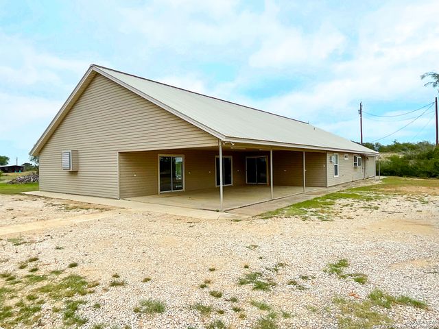 405 COUNTY ROAD 6642, Devine, TX 78016