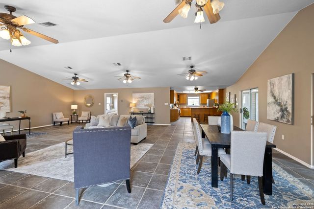 405 COUNTY ROAD 6642, Devine, TX 78016