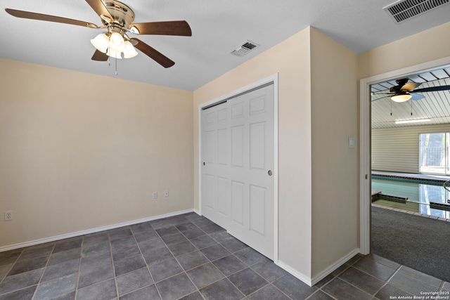 405 COUNTY ROAD 6642, Devine, TX 78016