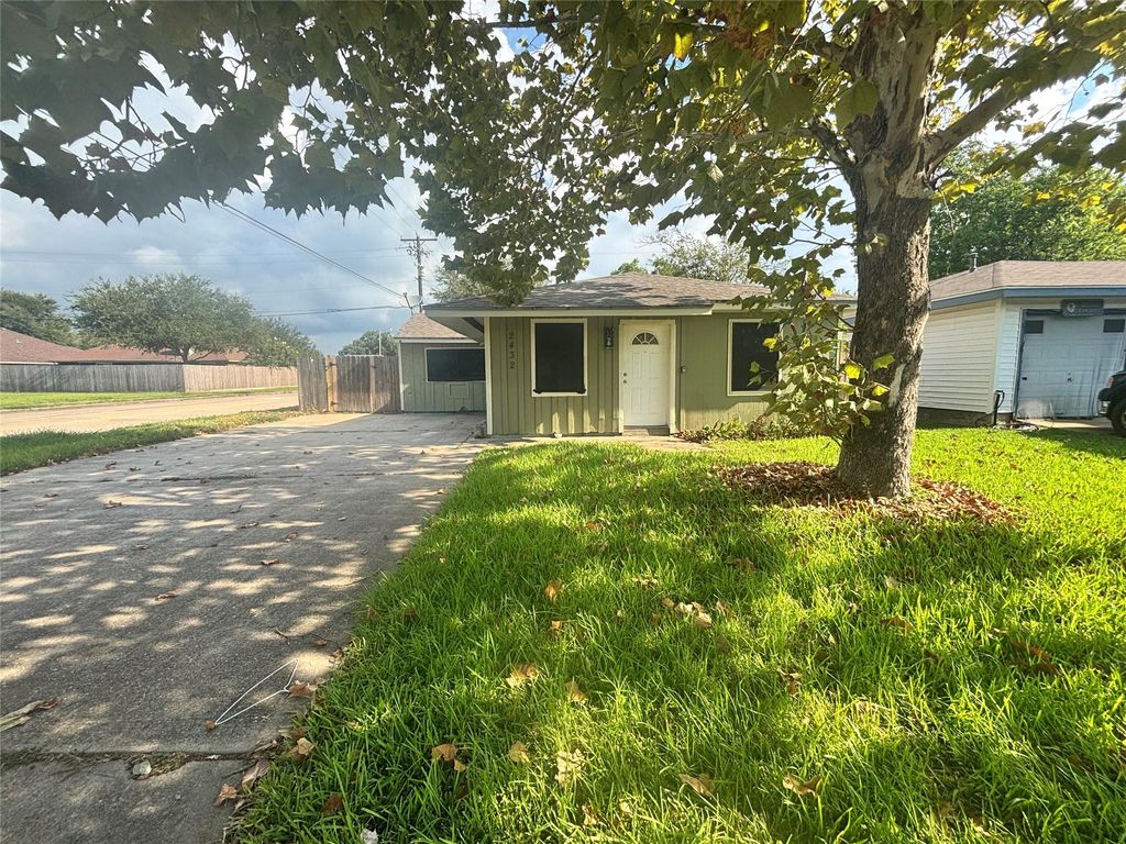 2432 38th Avenue N, Texas City, TX 77590