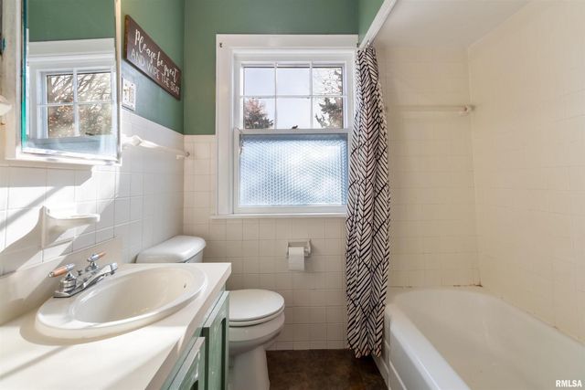 630 32ND Avenue, Rock Island, IL 61265