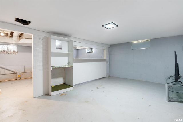 630 32ND Avenue, Rock Island, IL 61265